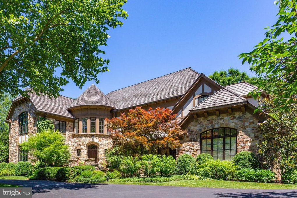 1205 Daviswood Dr, McLean, VA 22102